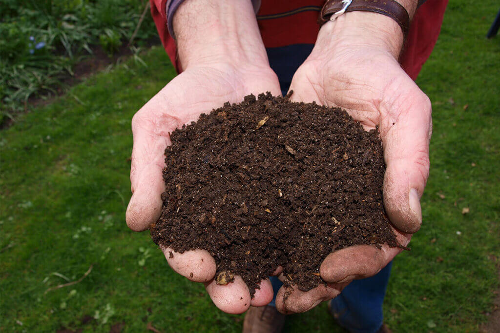 kompostownik ogrodowy - produkuj własny organiczny nawóz