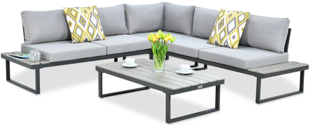 aluminiowy narożnik ogrodowy ze stolikiem i żółtymi poduszkami 