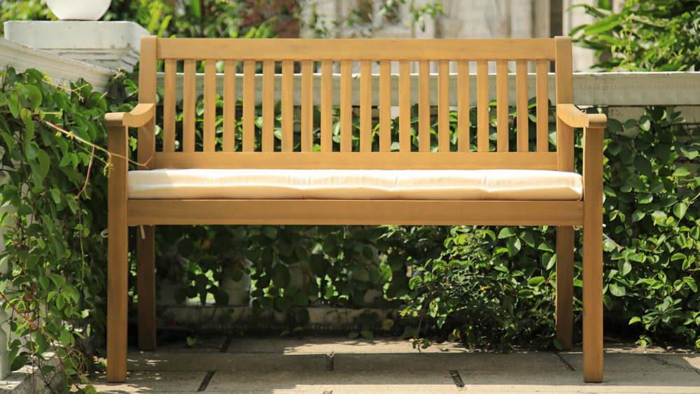 Drewniana ławka do ogrodu z poduszką ALNES Teak Look