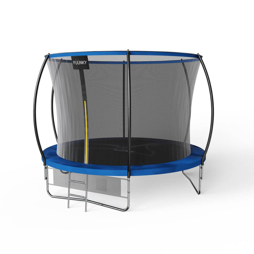 niebieska trampolina z siatką na obuwie i drabinką