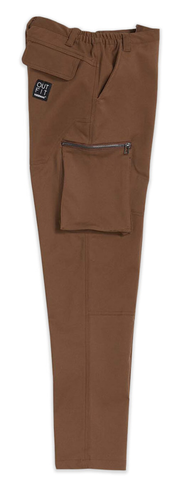 Brązowe spodnie farnia z pojemnymi kieszeniami i długimi nogawkami