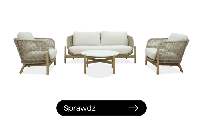 drewaniane meble akacjowe z bialymi poduszkami, dwa fotele sofa i okragły stolik z białym blatem 