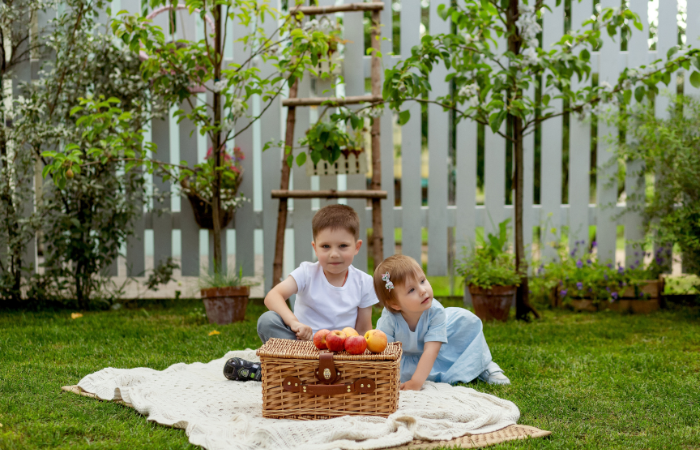 piknik-w-ogrodzie-jak-urz-dzi-idealne-miejsce-na-letnie-spotkania